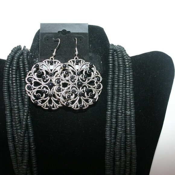 5 Strand Black Matte Disk Beads with Shiny Silver Clasp R-942 - Picture 2 of 5